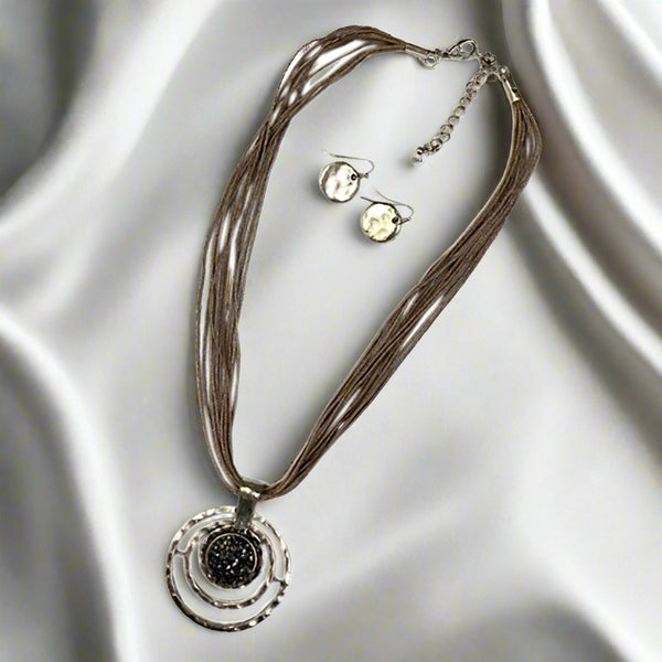 hammered pendant necklace and earrings set