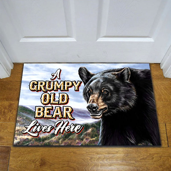 a grumpy old bear lives here door mat 17x26
